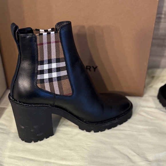 Burberry Black Leather Ankle Boots - Picture 4 of 7